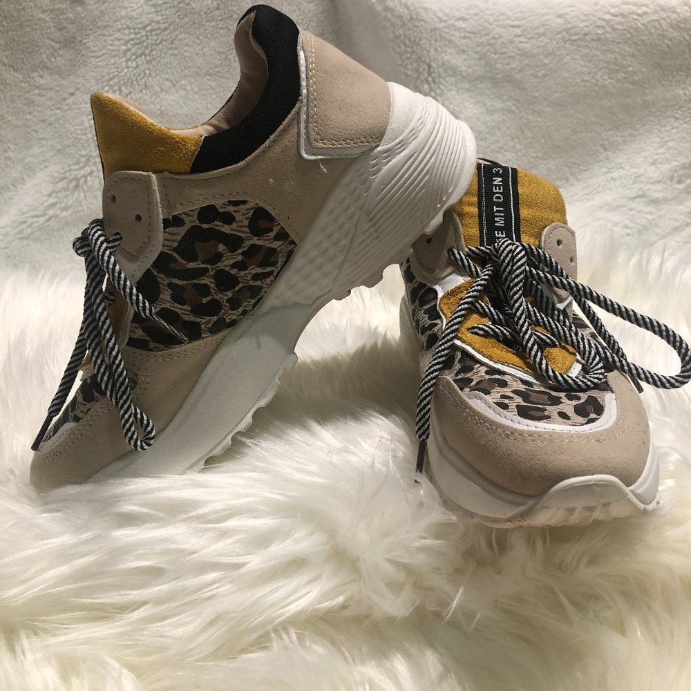 Leopard Yellow Sneakers Stripped Shoelace Size 8